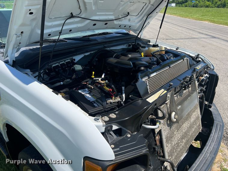 image for item JU9892 2009 Ford F350 Super Duty XL  SuperCab utility bed pickup truck