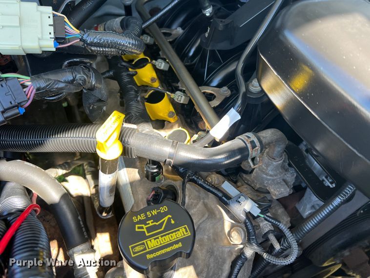 image for item JU9892 2009 Ford F350 Super Duty XL  SuperCab utility bed pickup truck