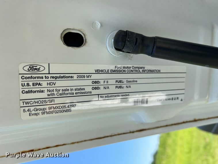 image for item JU9892 2009 Ford F350 Super Duty XL  SuperCab utility bed pickup truck