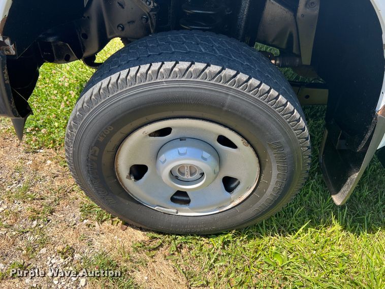 image for item JU9892 2009 Ford F350 Super Duty XL  SuperCab utility bed pickup truck