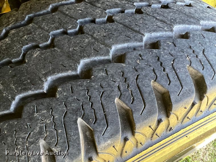 image for item JU9892 2009 Ford F350 Super Duty XL  SuperCab utility bed pickup truck