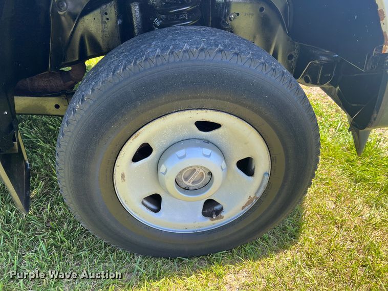 image for item JU9892 2009 Ford F350 Super Duty XL  SuperCab utility bed pickup truck