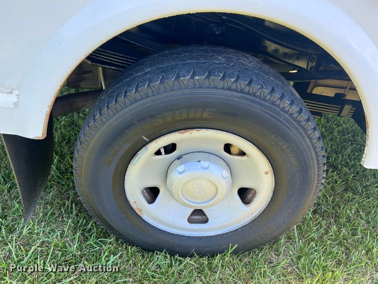 image for item JU9892 2009 Ford F350 Super Duty XL  SuperCab utility bed pickup truck