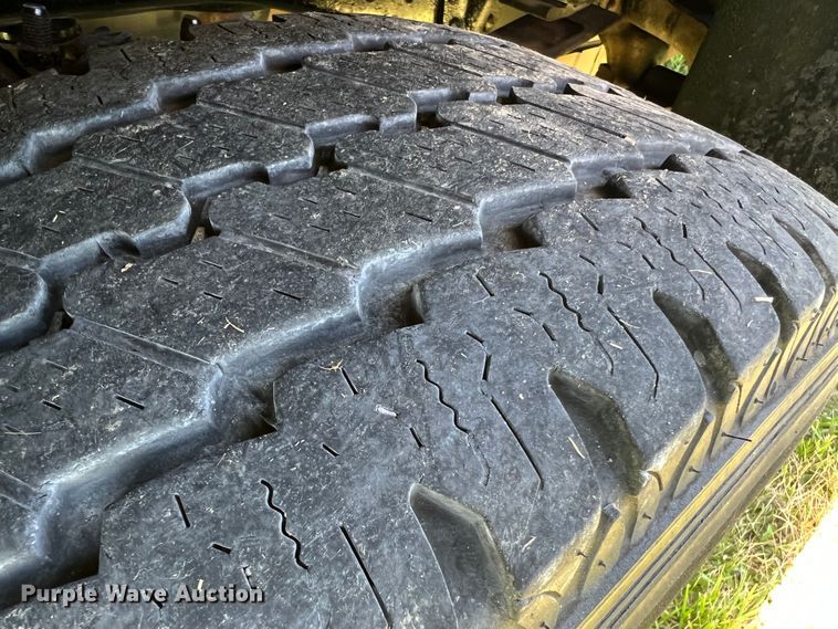 image for item JU9892 2009 Ford F350 Super Duty XL  SuperCab utility bed pickup truck