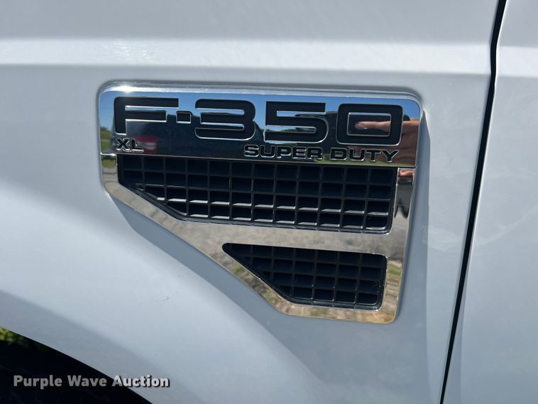 image for item JU9892 2009 Ford F350 Super Duty XL  SuperCab utility bed pickup truck