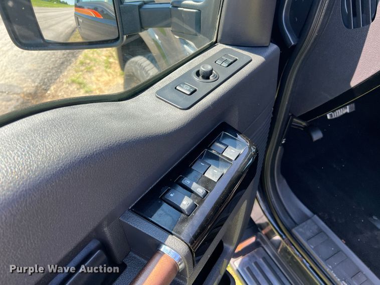 image for item JU9894 2008 Ford F250 Super Duty Harley Davidson  Crew Cab pickup truck