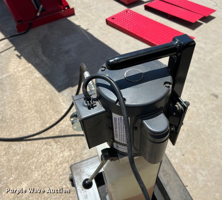 image for item JX9439 Motorcycle/ATV lift