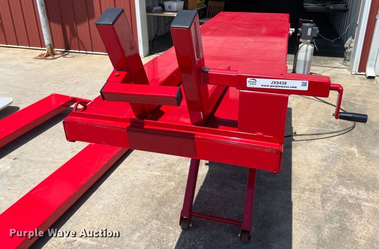 image for item JX9439 Motorcycle/ATV lift