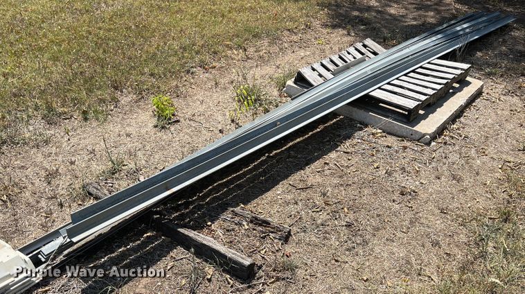 image for item JX9440 Approximately 17 pieces of angled steel