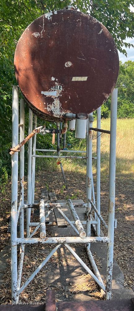 image for item JX9441 (2) fuel tanks