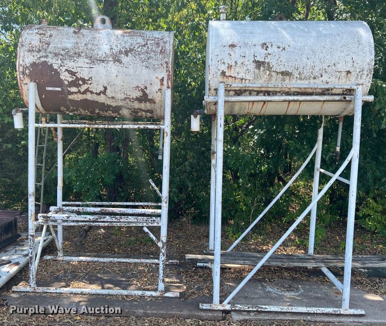 image for item JX9441 (2) fuel tanks