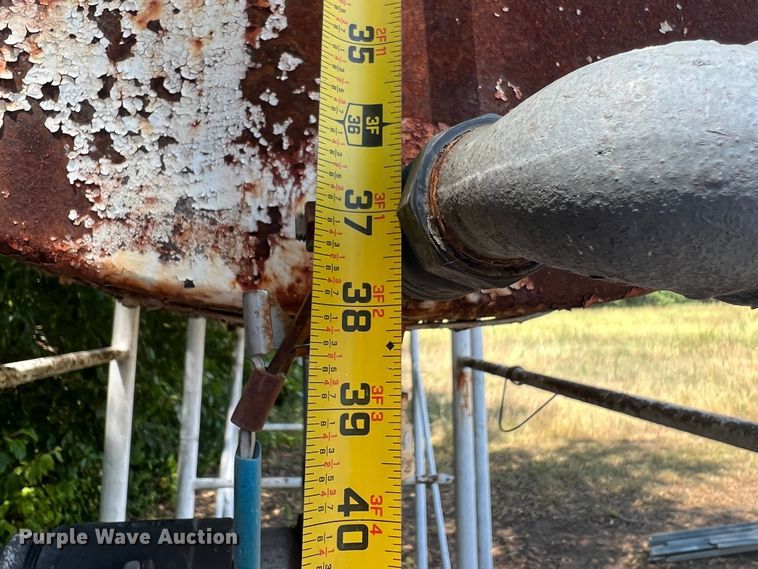 image for item JX9441 (2) fuel tanks