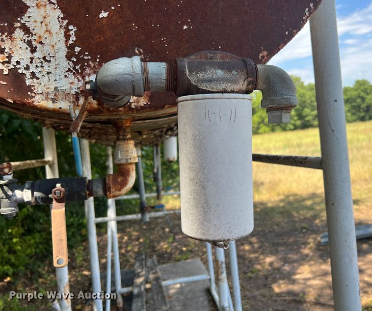 image for item JX9441 (2) fuel tanks