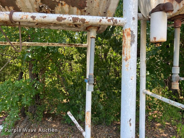 image for item JX9441 (2) fuel tanks