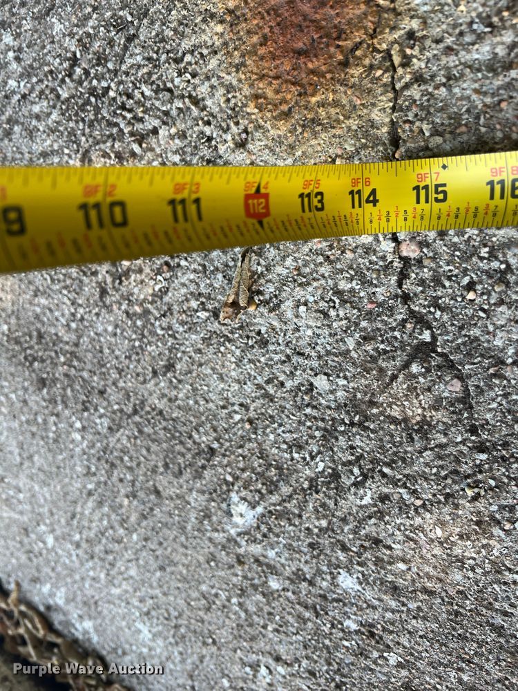 image for item JX9441 (2) fuel tanks