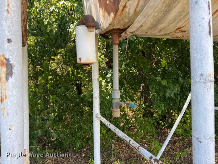 image for item JX9441 (2) fuel tanks