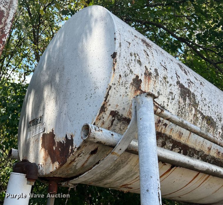 image for item JX9441 (2) fuel tanks