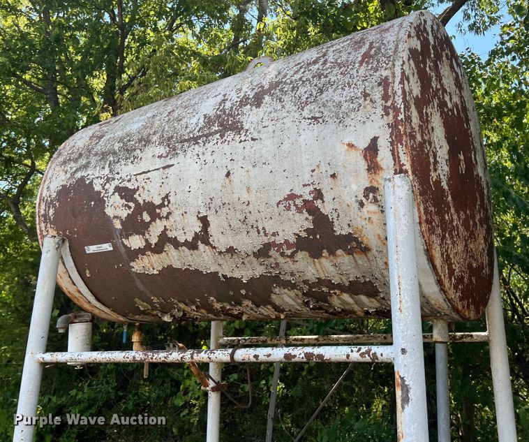 image for item JX9441 (2) fuel tanks