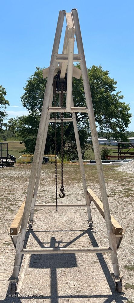 image for item JX9449 A-frame hoist