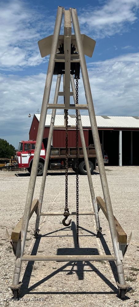image for item JX9449 A-frame hoist