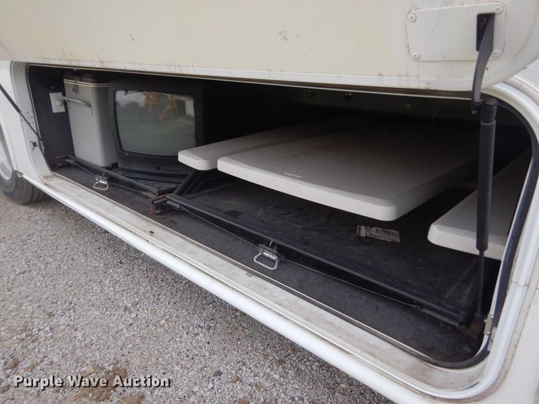 image for item KA9333 2002 Freightliner  RV