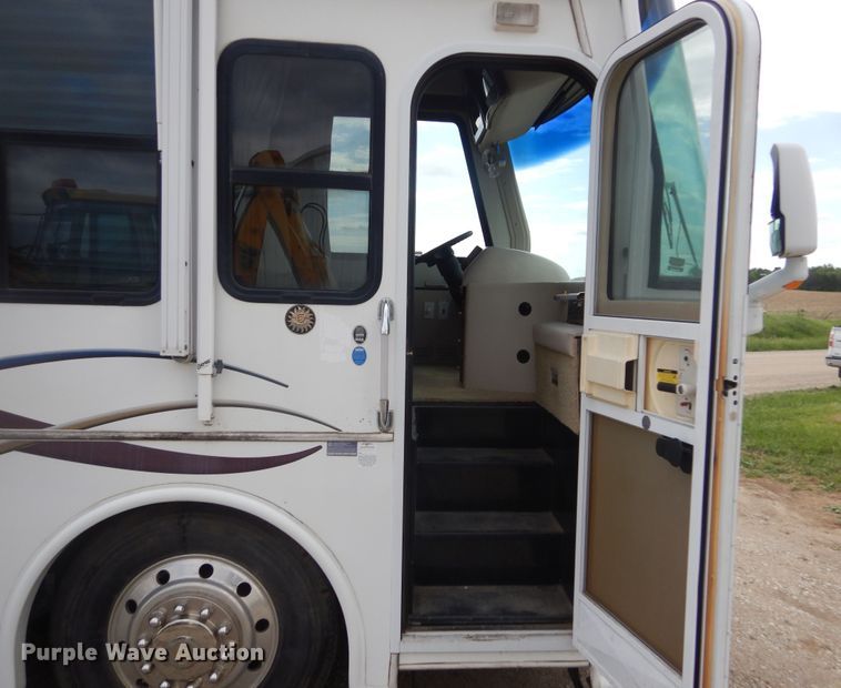 image for item KA9333 2002 Freightliner  RV