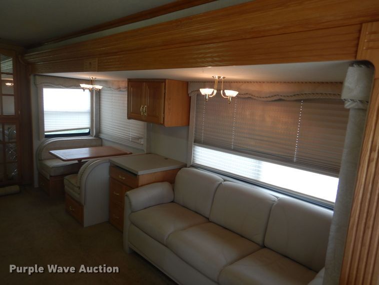 image for item KA9333 2002 Freightliner  RV