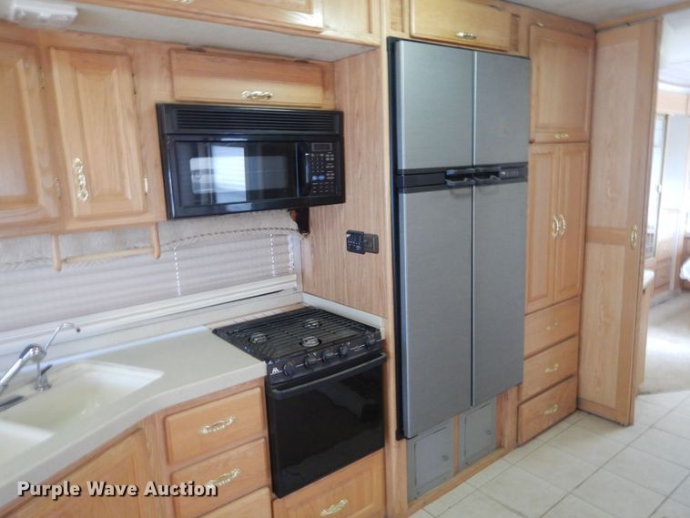 image for item KA9333 2002 Freightliner  RV