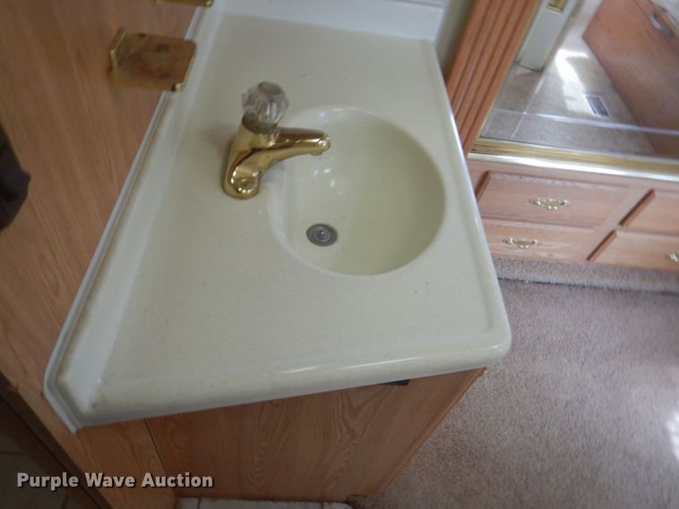 image for item KA9333 2002 Freightliner  RV