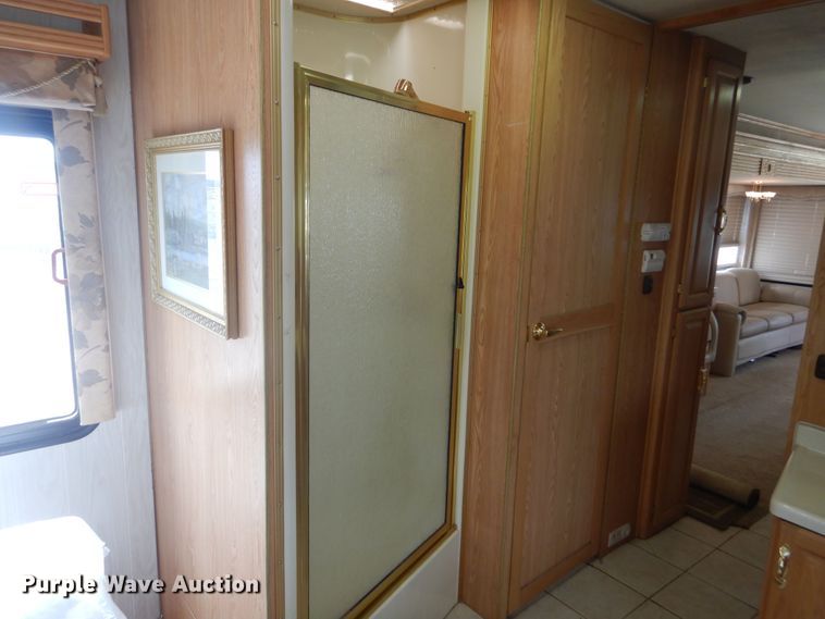 image for item KA9333 2002 Freightliner  RV