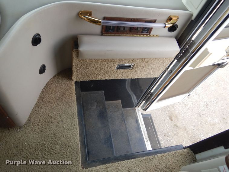 image for item KA9333 2002 Freightliner  RV