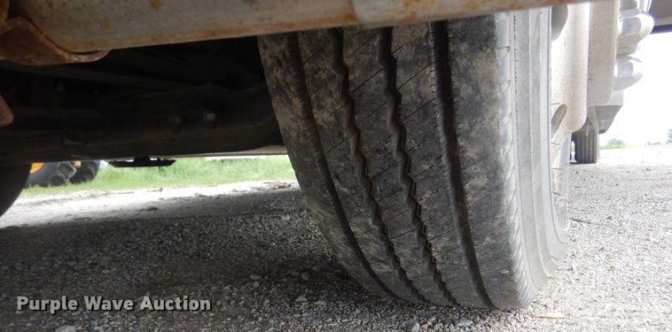 image for item KA9333 2002 Freightliner  RV