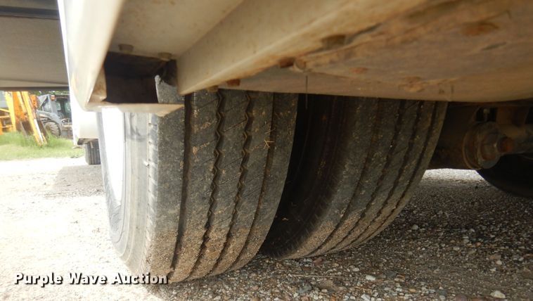 image for item KA9333 2002 Freightliner  RV