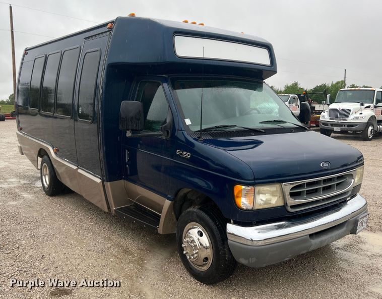 image for item KC9989 2001 Ford E450 Super Duty  party bus