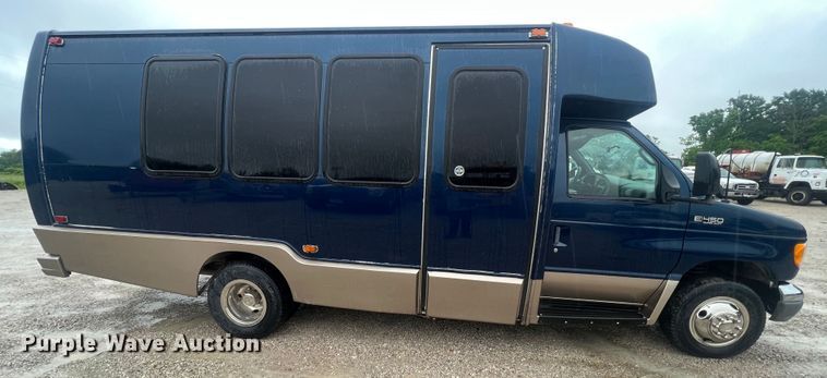 image for item KC9989 2001 Ford E450 Super Duty  party bus
