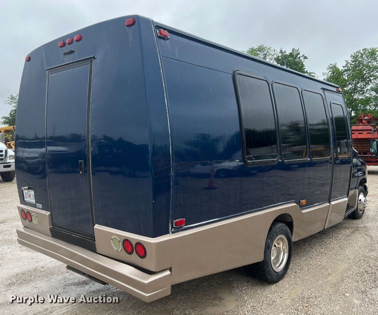 image for item KC9989 2001 Ford E450 Super Duty  party bus