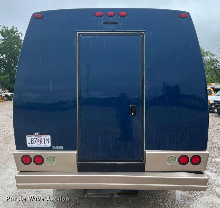 image for item KC9989 2001 Ford E450 Super Duty  party bus