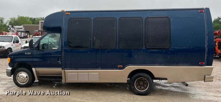 image for item KC9989 2001 Ford E450 Super Duty  party bus