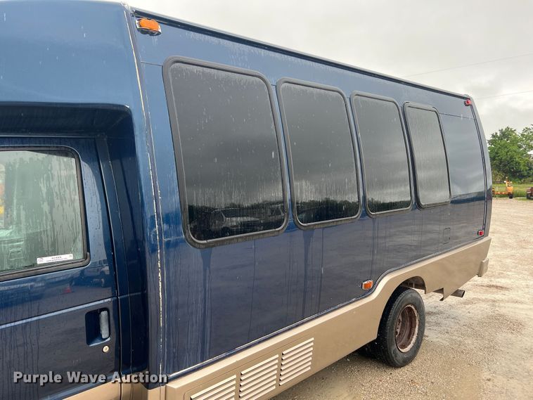 image for item KC9989 2001 Ford E450 Super Duty  party bus