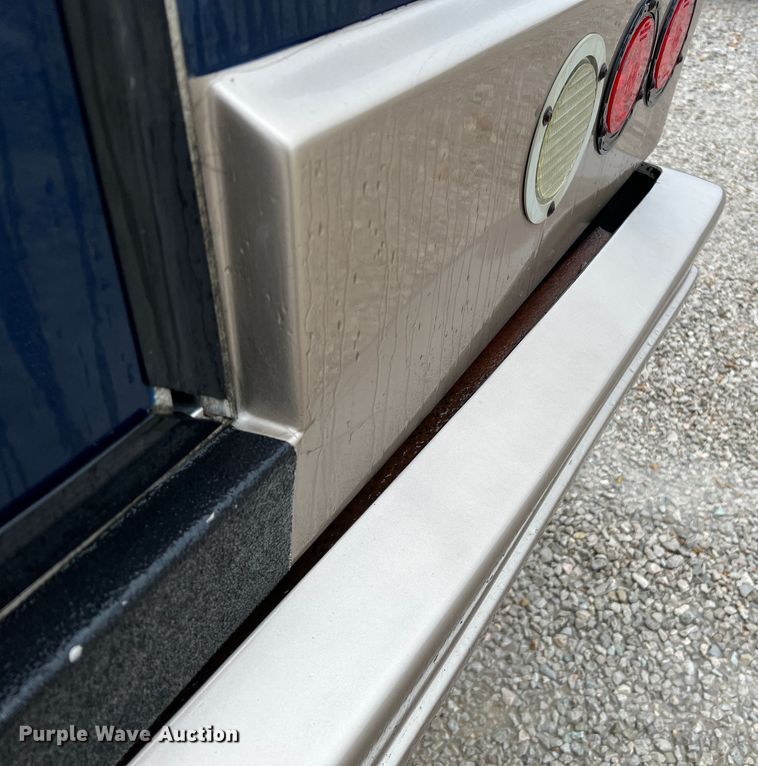 image for item KC9989 2001 Ford E450 Super Duty  party bus