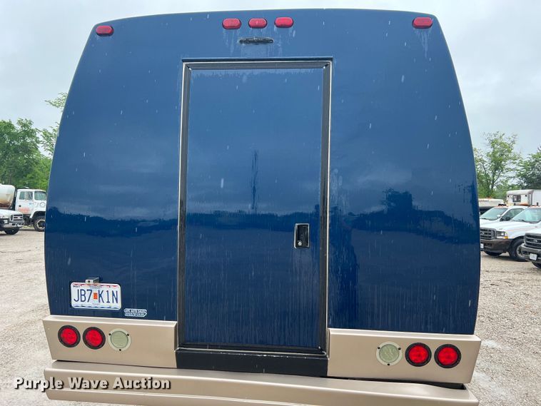 image for item KC9989 2001 Ford E450 Super Duty  party bus