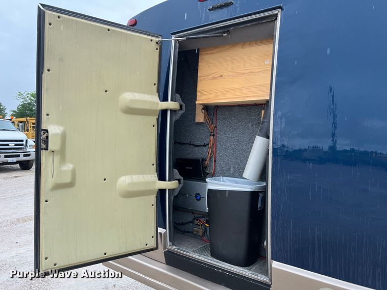 image for item KC9989 2001 Ford E450 Super Duty  party bus