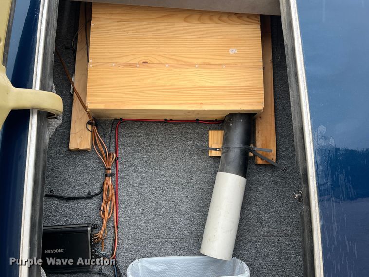 image for item KC9989 2001 Ford E450 Super Duty  party bus