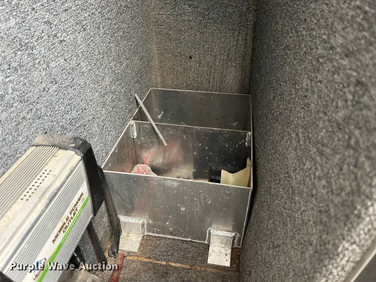 image for item KC9989 2001 Ford E450 Super Duty  party bus