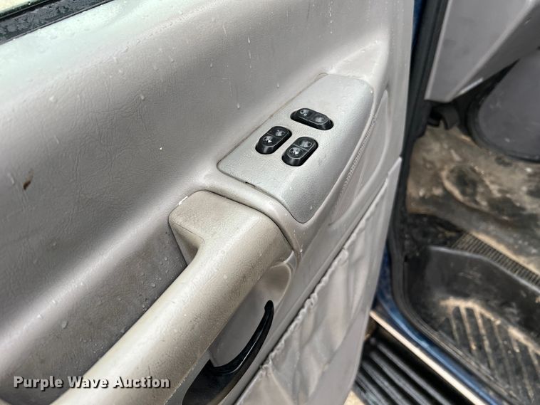 image for item KC9989 2001 Ford E450 Super Duty  party bus