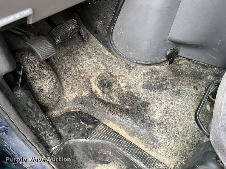 image for item KC9989 2001 Ford E450 Super Duty  party bus