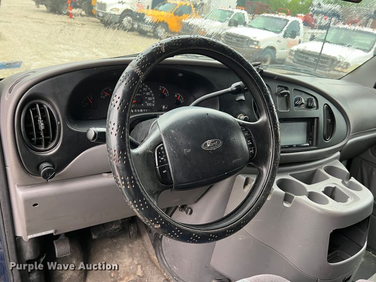 image for item KC9989 2001 Ford E450 Super Duty  party bus