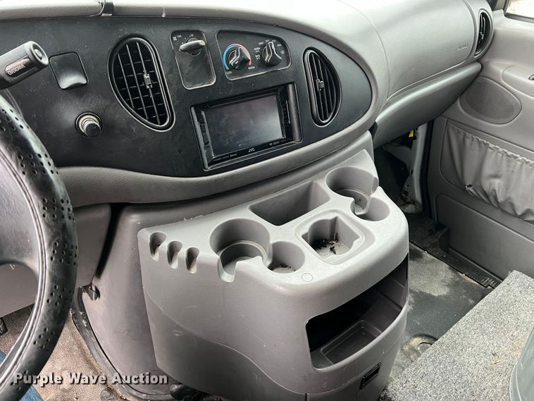 image for item KC9989 2001 Ford E450 Super Duty  party bus