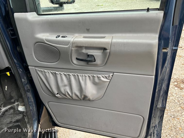 image for item KC9989 2001 Ford E450 Super Duty  party bus