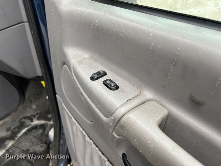 image for item KC9989 2001 Ford E450 Super Duty  party bus